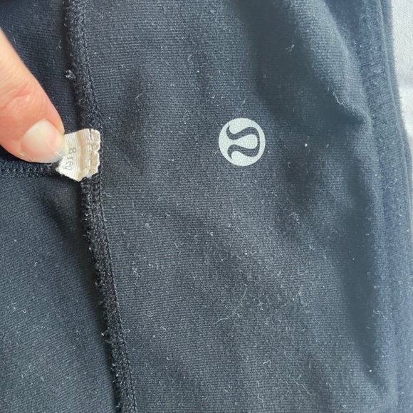 Lululemon leggings with two shirts - Picture 9 of 11